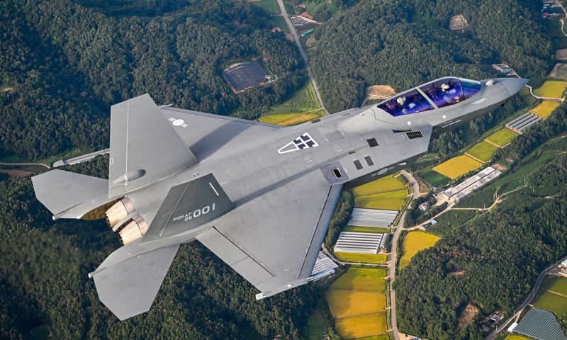 국산 초음속 전투기 KF-21, 미 공군 전력과 사상 첫 편대비행 성공