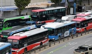 경기 버스 노사 새벽 막판 극적 타결…총파업 철회로 전 노선 정상 운행