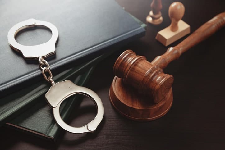간병하던 가족 살해한 50대와 70대, 나란히 징역 10년 선고
