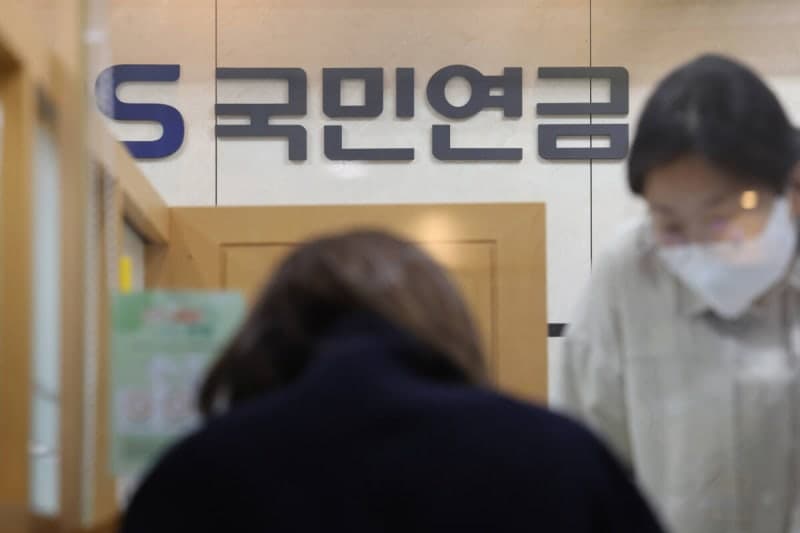누구는 30%, 누구는 100%…유족연금 중복급여 조정 형평성 논란