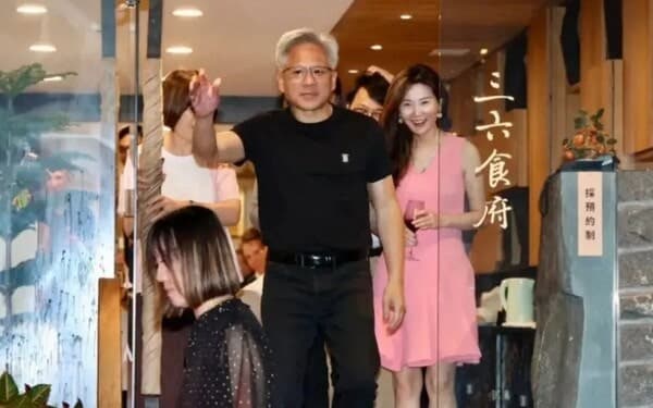 젠슨 황 접촉한 中 여성 사업가는 스파이…트럼프, 보고받고도 묵인 논란