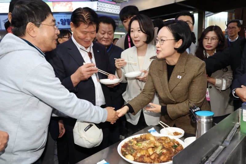 한성숙 총리 "나라 잘된다는데 나는? 국민 걱정 풀리도록 소비진작 행사 늘릴 것"
