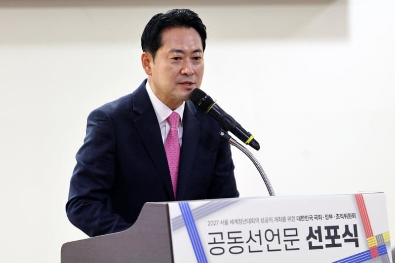 장동혁 "링거 맞고 코피 터진다더니 배우와 셀카 찍을 시간은 있나"
