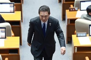 "13가지 비위 의혹" 김병기 의원, 6개월 만에 8번째 경찰 소환 조사